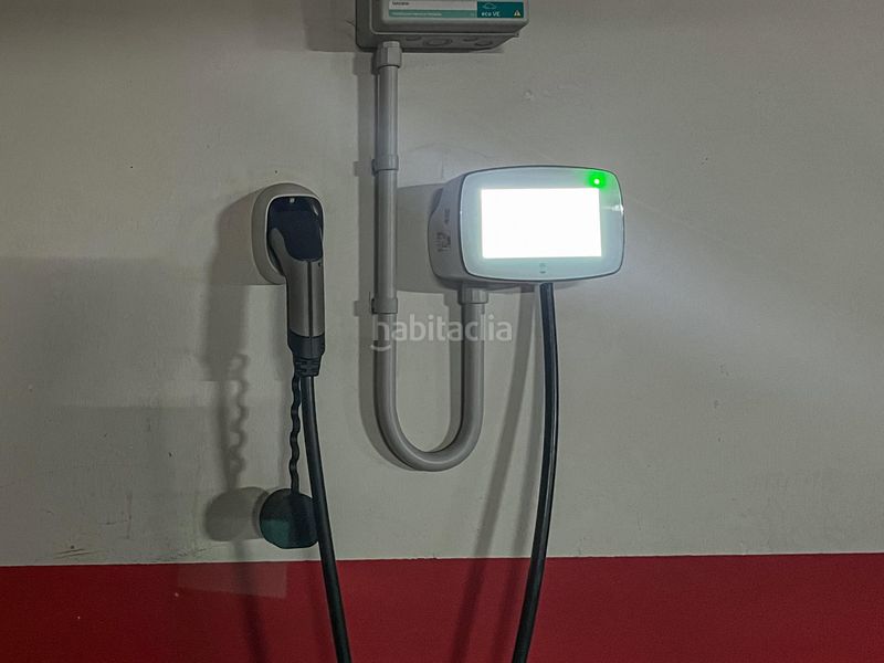 Foto bd835797-6166-4b42-98e9-76432daa199c. Pis amb aparcament a Ciudad Vieja Coruña (A)