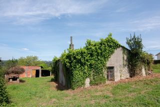Haus  Barral. Casa de piedra para rehabilitar con finca urbana colindante