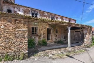 Casa  Lugar queo abaixo. Casa de piedra para rehabilitar, con finca con hórreo