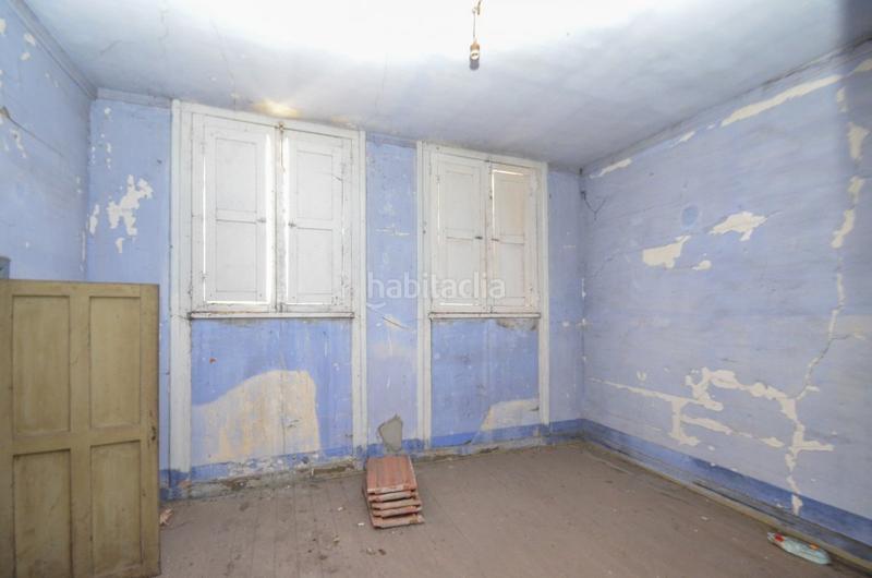 Foto 00a0b632-6b08-4ff0-af7d-aad150273496. Edificio en carretera estrada castela 887 edificio de bajo y dos plantas en xubia, al lado del antiguo concello en Narón
