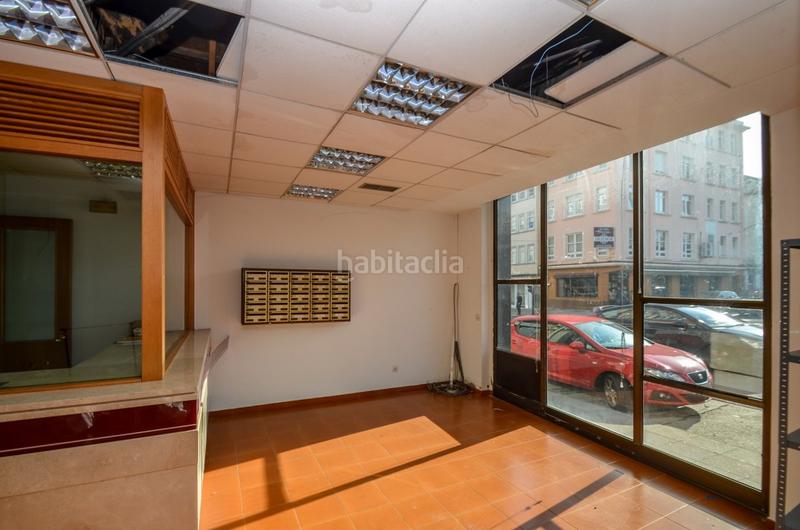 Foto c82bc1d9-5b8e-48d9-854e-e86792ce06e4. Edificio en carretera estrada castela 887 edificio de bajo y dos plantas en xubia, al lado del antiguo concello en Narón