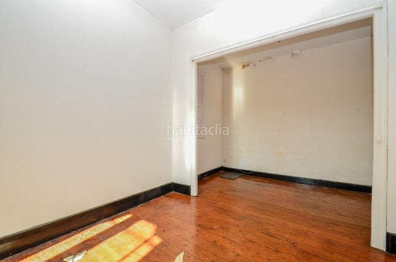 Foto c9044176-6a3a-4635-9b09-7ead5ae2590c. Edificio en carretera estrada castela 887 edificio de bajo y dos plantas en xubia, al lado del antiguo concello en Narón