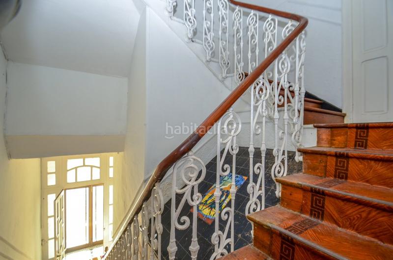 Foto cfc2ec40-4333-4896-817e-4d1cf7eb2c28. Edificio en carretera estrada castela 887 edificio de bajo y dos plantas en xubia, al lado del antiguo concello en Narón