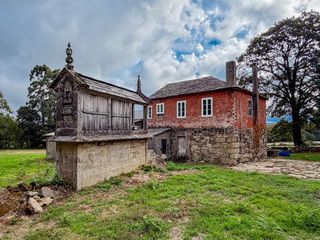 Casa in Lugar vilasuso - vilares 11. Casa de labranza con más de 6 hectáreas de terreno en terra chá