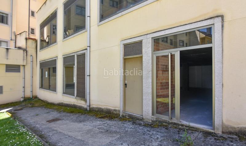 Foto 398eff04-e0f6-49b6-98e7-7634fb5e06a2. Alquiler local comercial en calle xesus rey martinez 1 amplio bajo comercial en a corveira en Culleredo