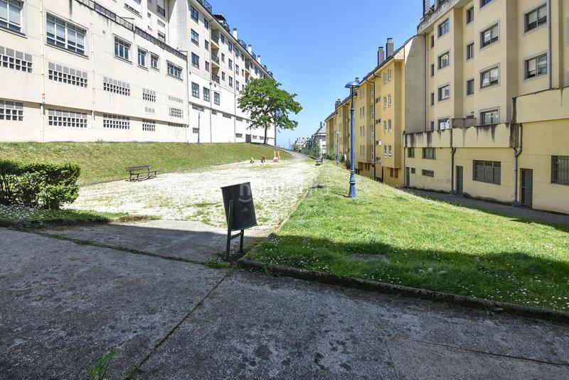 Foto 266ee66b-6c12-49e3-8665-7da9132bc238. Location local commercial dans calle xesus rey martinez 1 dans Culleredo