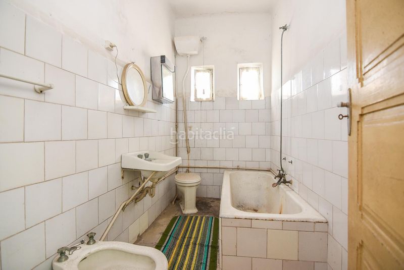 Foto d682a761-ef59-4c37-b54d-10c4b3fbf36e. Edificio in Marín