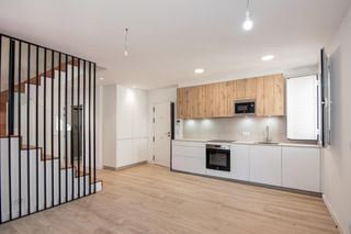 Duplex in Calle josé gonzález chas 39. Ático dúplex en la gaiteira