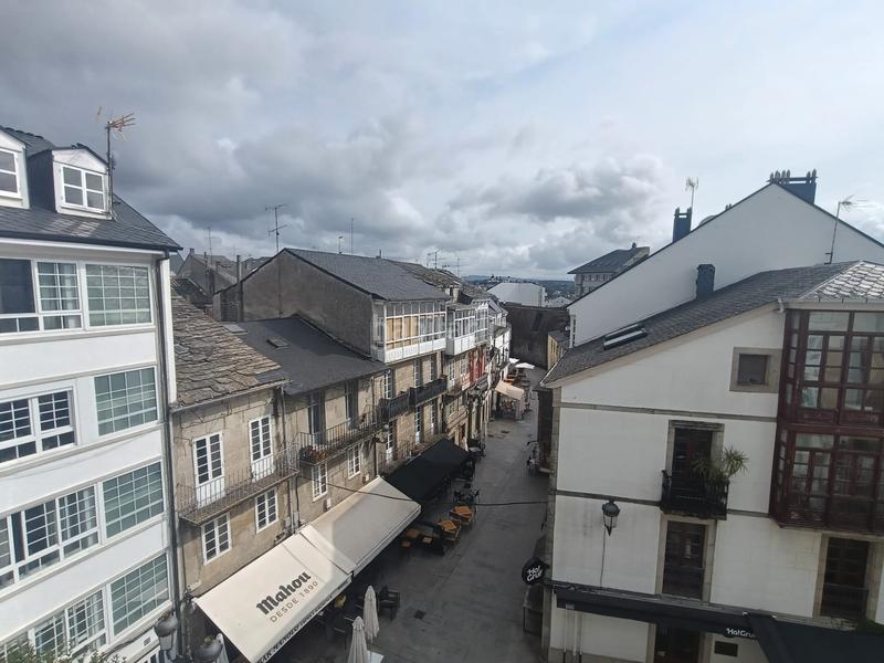 Foto e5ff15f8-1ade-48b5-90c2-ba6fe4a89a0e. Pis amb xemeneia calefacció aparcament a Centro - Recinto Amurallado Lugo