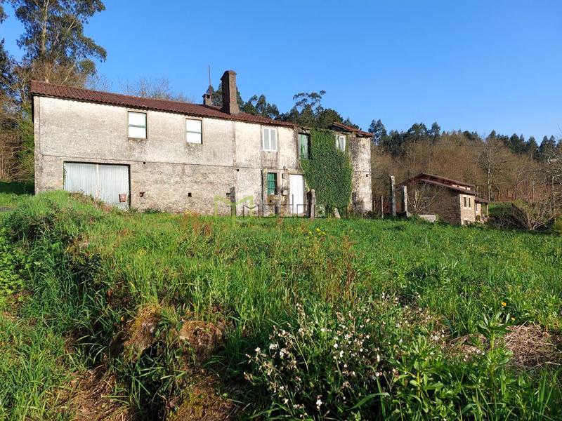 Foto b790ef63-c430-4d83-b121-7323c3168547. Maison avec parking dans área de Ames Ames