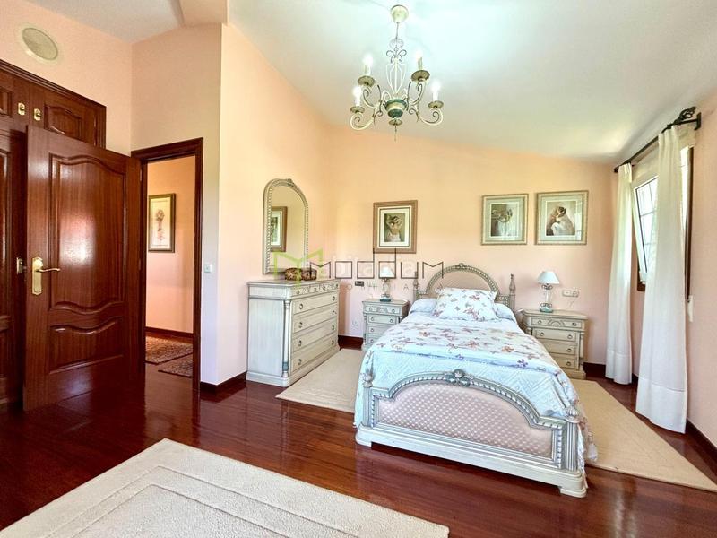 Foto b399d577-b85f-46f7-b095-52ce83a61759. Chalet mit heizung parking pool in Parroquias de Santiago Santiago de Compostela