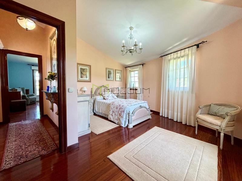 Foto 83929d3f-4b81-4044-9aab-9a3d2e993f7c. Chalet with heating parking pool in Parroquias de Santiago Santiago de Compostela