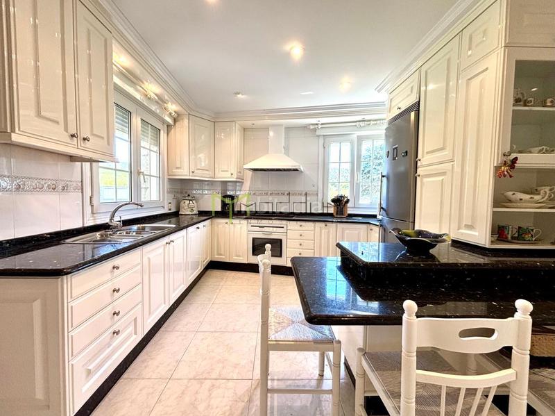 Foto 8413c69f-64b2-4993-8385-200e6d252c6e. Chalet with heating parking pool in Parroquias de Santiago Santiago de Compostela