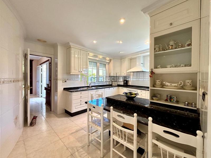 Foto 38408721-d432-4412-a58f-378daf4c0cb4. Chalet avec chauffage parking piscine dans Parroquias de Santiago Santiago de Compostela