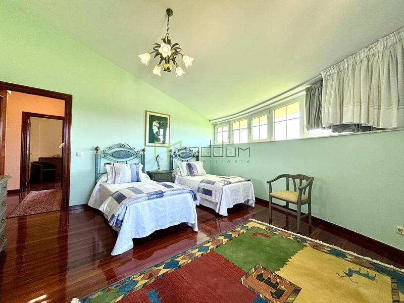 Foto 20c6acda-a8c4-42ac-9506-8e37d4eeac2a. Chalet con riscaldamento parcheggio piscina in Parroquias de Santiago Santiago de Compostela