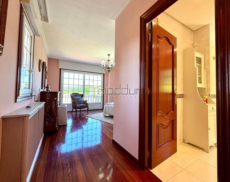 Foto bb90c34c-19e9-4624-9b30-d03e5f3cacfb. Chalet con riscaldamento parcheggio piscina in Parroquias de Santiago Santiago de Compostela