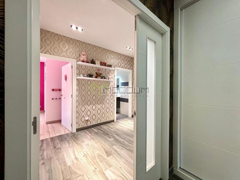 Foto 996e300c-1e0a-4d19-ba51-e67cda46d5fc. Chalet con riscaldamento parcheggio in Parroquias de Santiago Santiago de Compostela