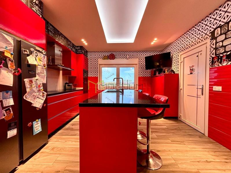 Foto b44427f6-ba8d-45aa-b1f9-975188b82816. Chalet con riscaldamento parcheggio in Parroquias de Santiago Santiago de Compostela