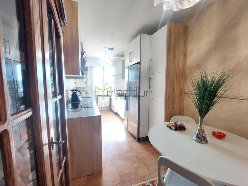 Foto f26c86d1-e681-4dcb-adf4-5ee8fd665255. Appartamento con riscaldamento parcheggio in Castiñeiriño - Cruceiro de Sar Santiago de Compostela