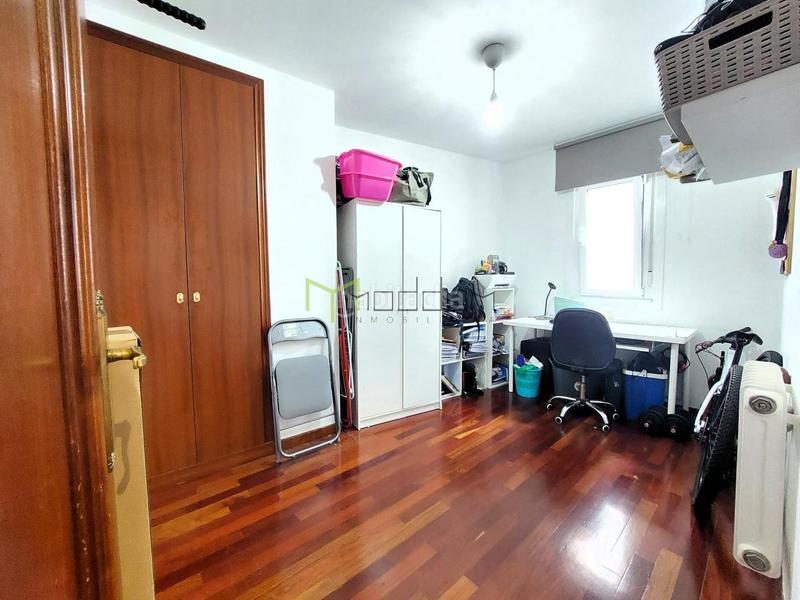 Foto e5fbd904-54b9-4689-aeed-aa1611f0c706. Etagenwohnung mit heizung parking in O Milladoiro Ames