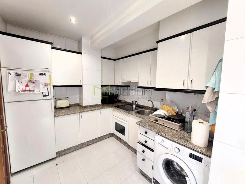 Foto 6bf8802b-9a6b-4956-a4cc-841ad5745fa3. Flat with heating parking in O Milladoiro Ames