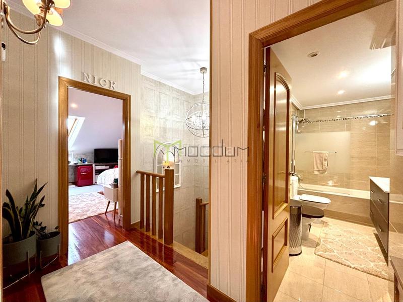 Foto 66404b5e-4f55-4ba2-8cd1-ec94c5c59069. Àtic amb calefacció aparcament a Castiñeiriño - Cruceiro de Sar Santiago de Compostela