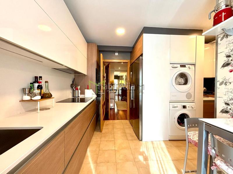 Foto ef8fa4bd-12c5-4742-81c9-2104f0682fee. Àtic amb calefacció aparcament a Castiñeiriño - Cruceiro de Sar Santiago de Compostela