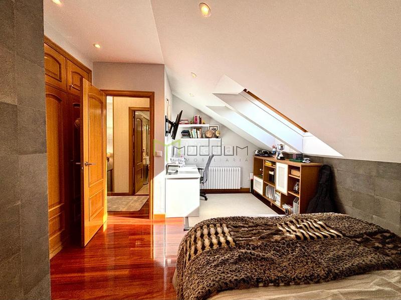 Foto f9fc80d8-a654-4e5e-ad76-2afd079c2ab7. Ático en Castiñeiriño - Cruceiro de Sar Santiago de Compostela