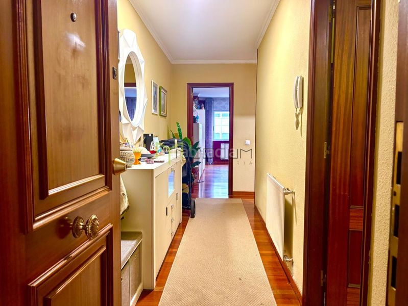 Foto 348c5ef9-9532-4e8c-8ffe-21e8b3a2914f. Flat with heating parking in O Milladoiro Ames