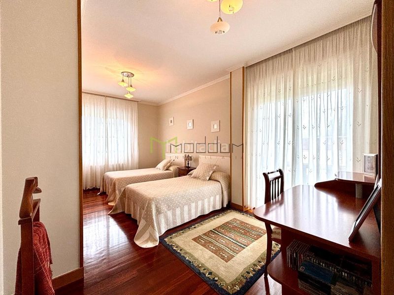 Foto 03228548-8a55-4f89-a47d-a3a9f3126d18. Casa amb calefacció aparcament a Bertamirans Ames