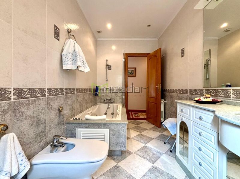 Foto 0e789322-c91c-43c6-b22c-c899067760cb. Casa amb calefacció aparcament a Bertamirans Ames