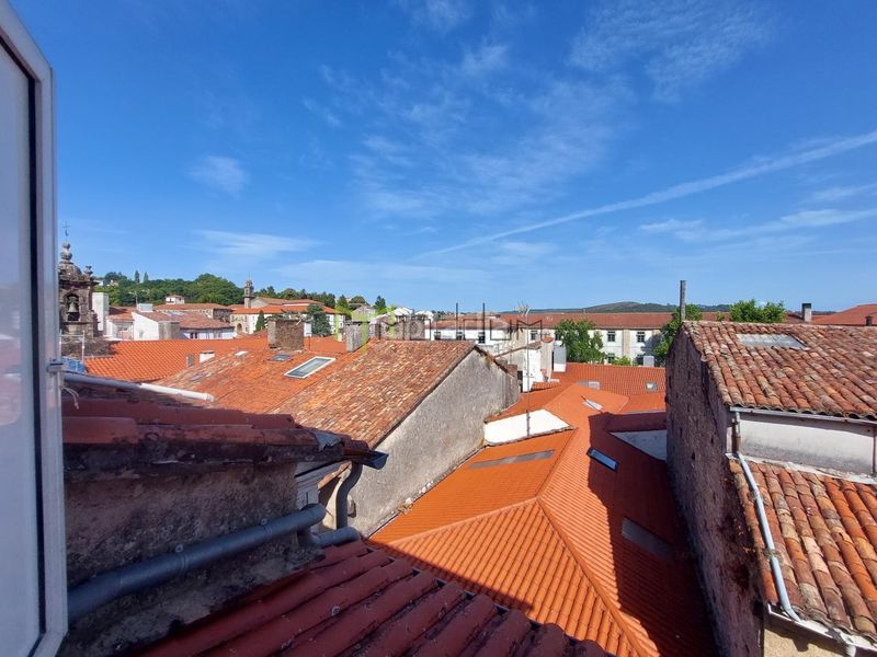 Foto e3866ca5-9da6-49d3-b1f8-a52327799c0e. Casa amb calefacció a Casco Histórico Santiago de Compostela