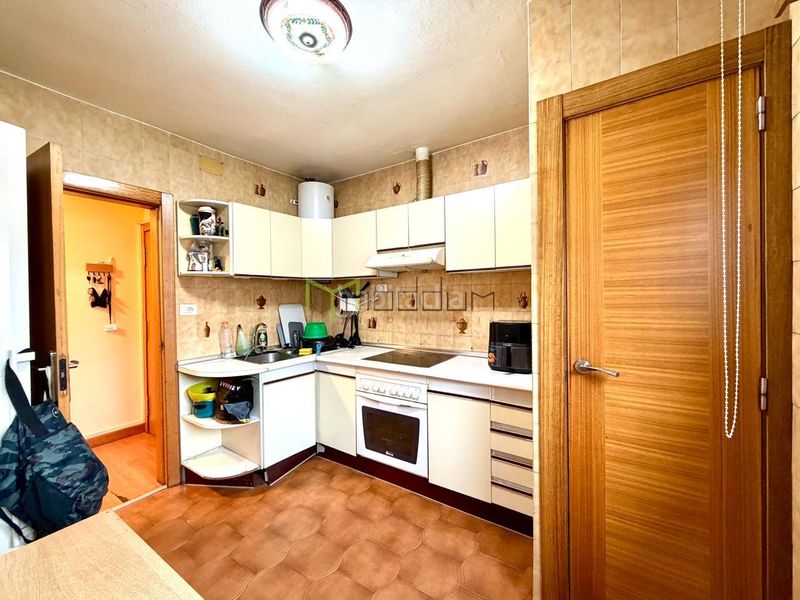 Foto f5b676cd-bc2a-43d3-9d77-a2627c400e7a. Flat with heating in A Salgueira - O Castaño Vigo