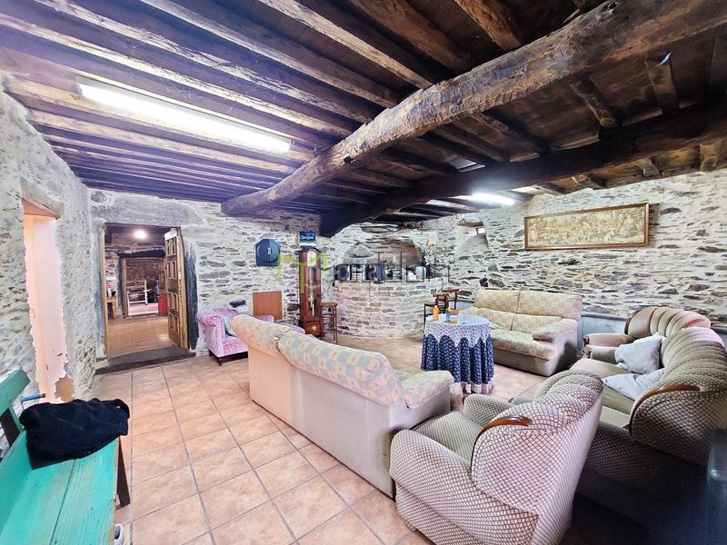 Foto a71b7ba3-5984-42e7-9848-a32618b543a5. Casa amb calefacció aparcament a Pino (O)