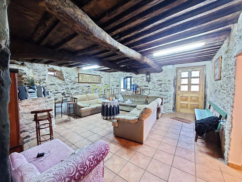 Foto db21c891-627a-4667-82ea-56701b3c3259. Casa amb calefacció aparcament a Pino (O)