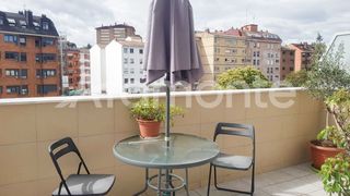 Etagenwohnung en Oviedo - c/ isidoro chamorro 7. ?tico de dos dormitorios con amplia terraza