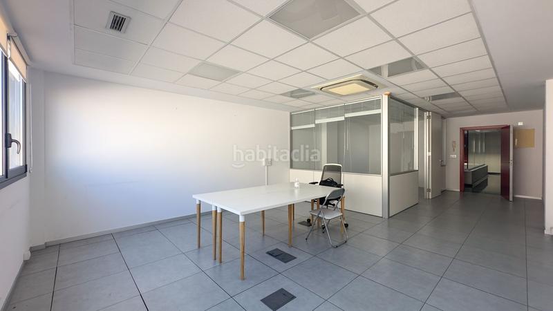 Foto e7ed54a5-f531-471f-9c50-7723726d13cb. Büro mit heizung parking in Hernani