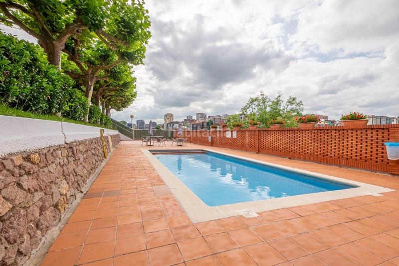 Foto 6b272536-f99a-4fa2-b4f9-d4b97c0fab93. Chalet con riscaldamento parcheggio piscina in Miracruz Donostia - San Sebastián
