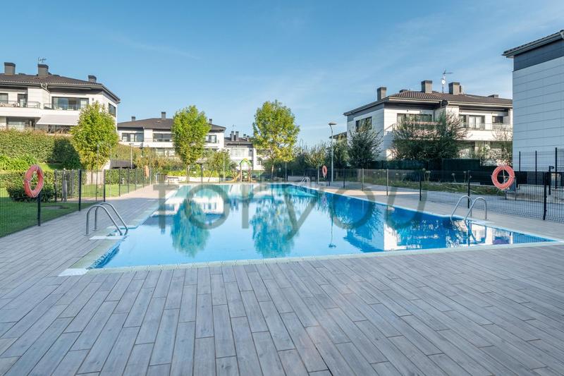 Foto dc341197-0385-4d9a-b5c2-bbcdf7950e29. Duplex with heating parking pool in Miramon-Zorroaga Donostia - San Sebastián