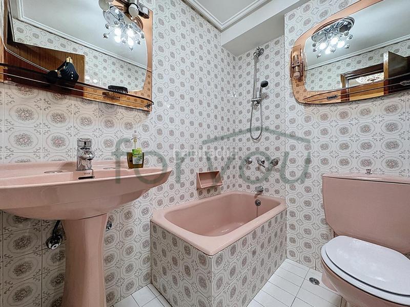 Foto 150a6439-d59c-4c4c-9080-027aa1945a19. Etagenwohnung mit heizung in Egia Donostia - San Sebastián