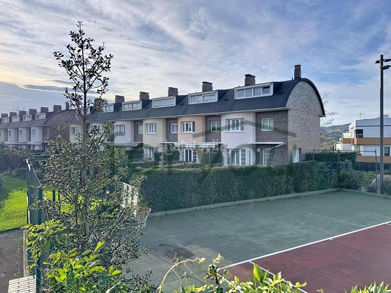 Foto 219a3692-b55d-4adc-87a2-0ec2acf73d77. Maison jumelée avec chauffage parking piscine dans Lasarte - Oria