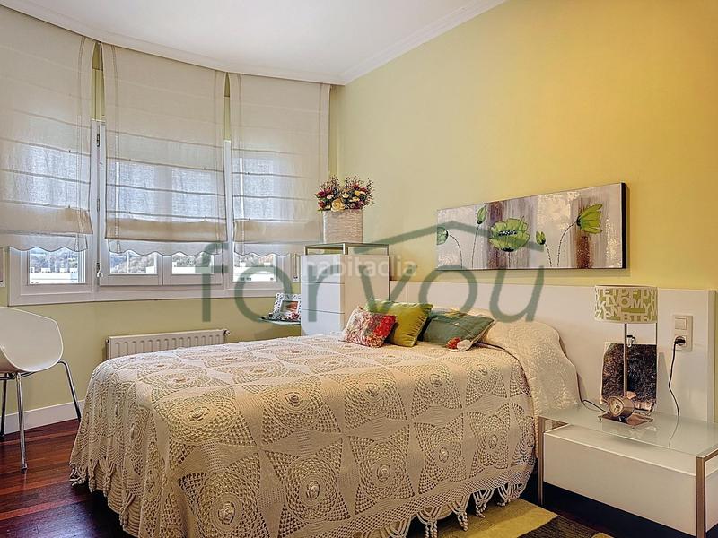 Foto 6909f308-b14e-4ce5-8bc3-533e457bf478. Maison jumelée avec chauffage parking piscine dans Lasarte - Oria