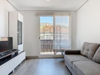 Pis  Plaza bazkardo. Un piso muy luminoso, con balcones y todo a mano