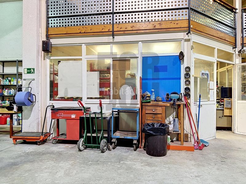 Foto f4662838-8ffe-4970-89f3-cd4028bcc910. Nau industrial a Oiartzun