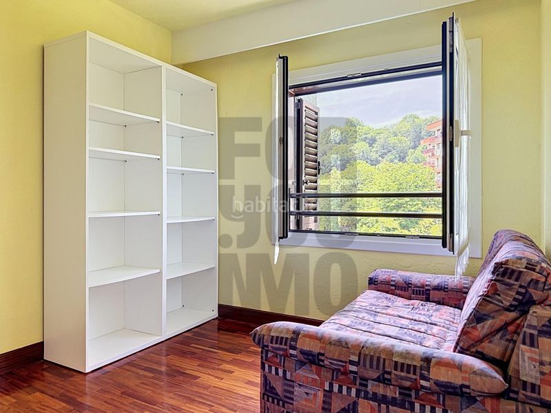 Foto 913c6baf-0fc9-4420-8945-9216f867aa0e. Pis a Zarautz