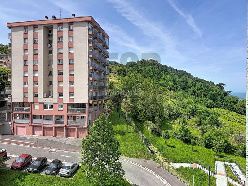 Foto fa9653cb-05f3-445d-8d15-dc002f89ab02. Pis a Zarautz