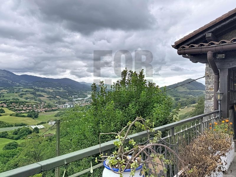 Foto c08d4287-f9c9-4236-a4b0-d9f8102c254d. Casa amb aparcament a Hernani