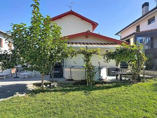 Casa  Calle muinoa. Una villa individual con 450 m2 de parcela, a cinco minutos del