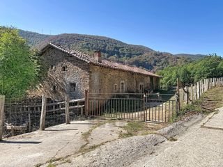 Haus in Ezkurra. Caserío txomingo en venta  oportunidad única en ezkurra