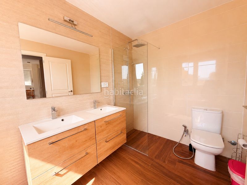 Foto b2118de8-0eef-4be8-ab4e-d1fb04dede44. Casa adossada amb aparcament piscina a Sierra Helada Benidorm